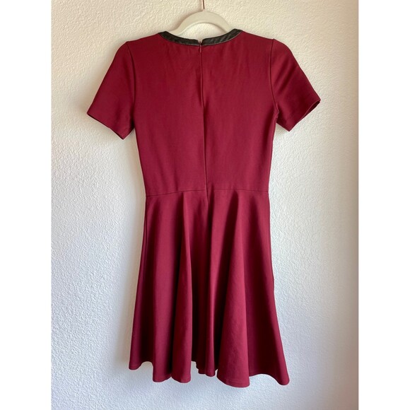 Madewell Black Leather Trim Short Sleeve Skater Mini Dress in Burgundy Red XS - Picture 4 of 12